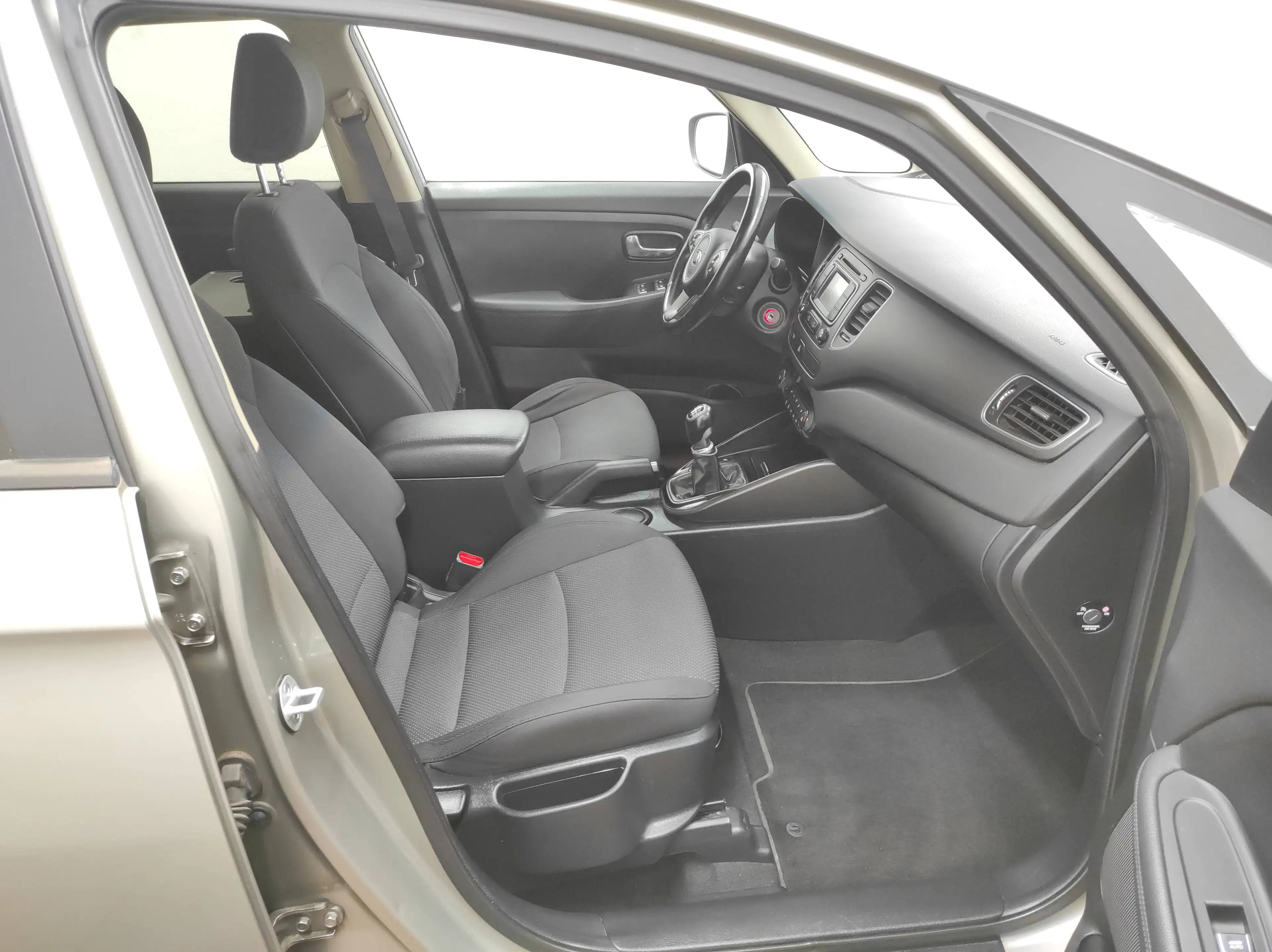 Kia Carens 1.7 CRDI KLIMAA SHZ+LENKRAD KAMERA TEMP BC LED USB — photo 10