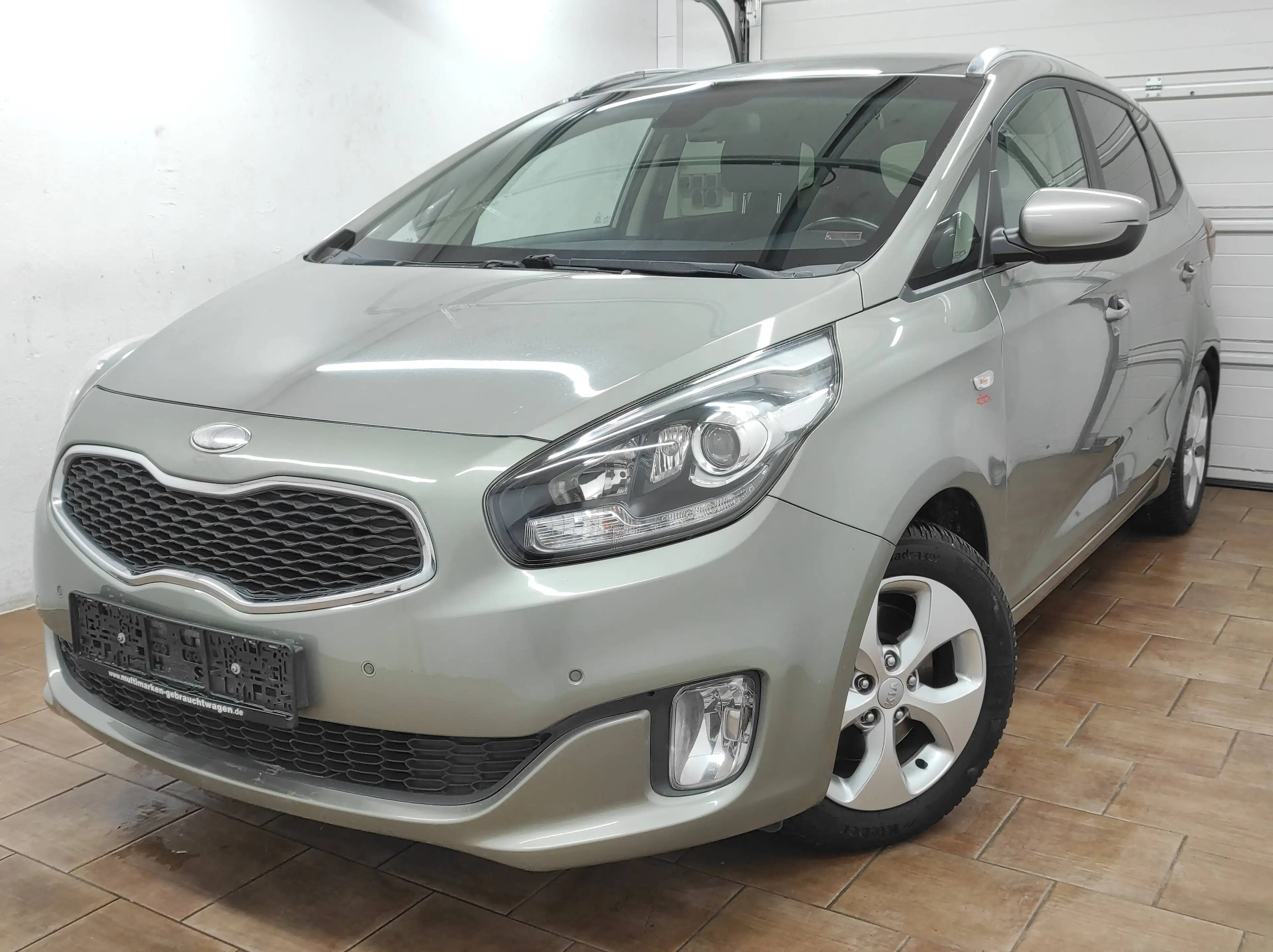Kia Carens 1.7 CRDI KLIMAA SHZ+LENKRAD KAMERA TEMP BC LED USB — photo 2