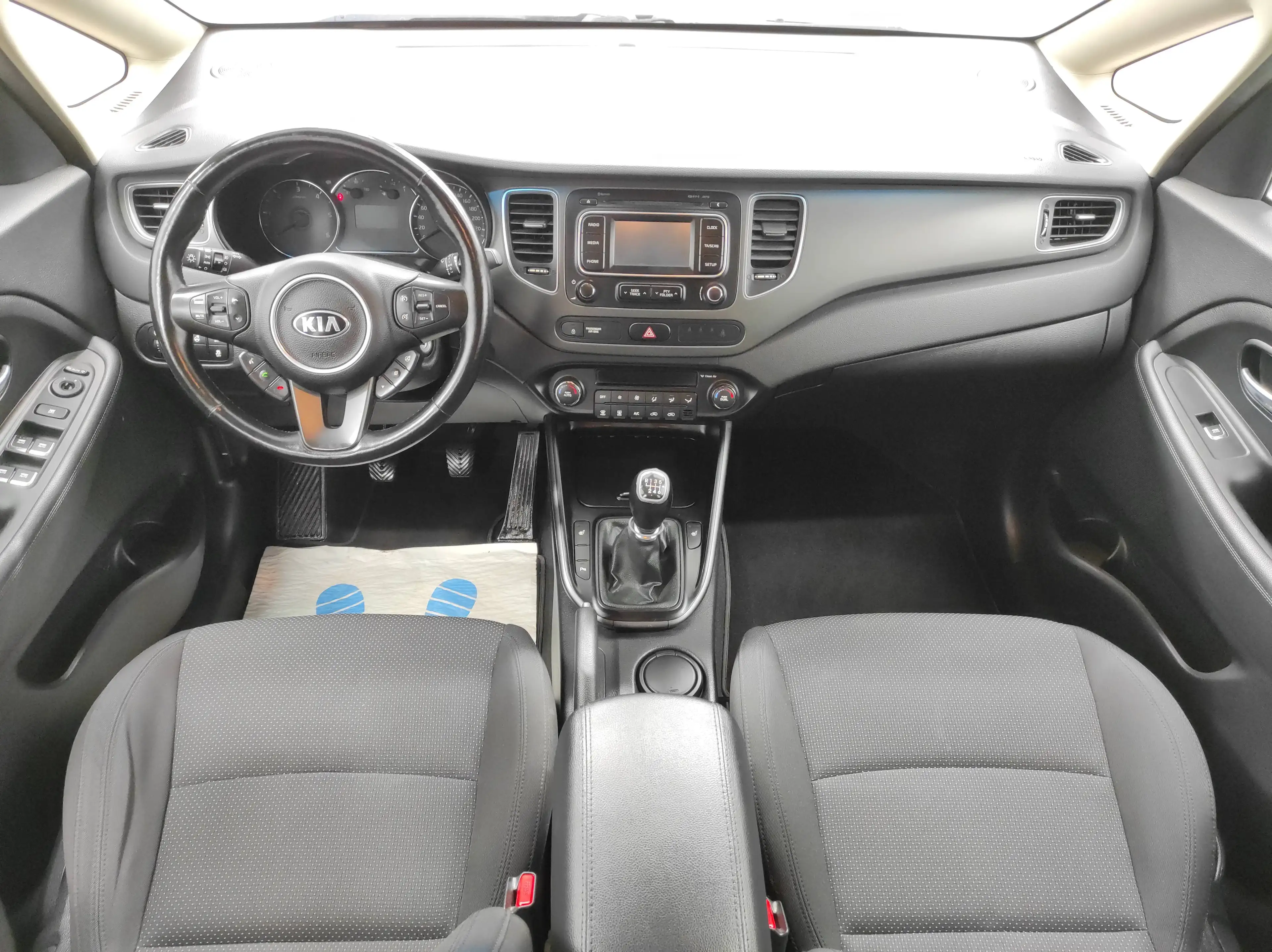 Kia Carens 1.7 CRDI KLIMAA SHZ+LENKRAD KAMERA TEMP BC LED USB — photo 12