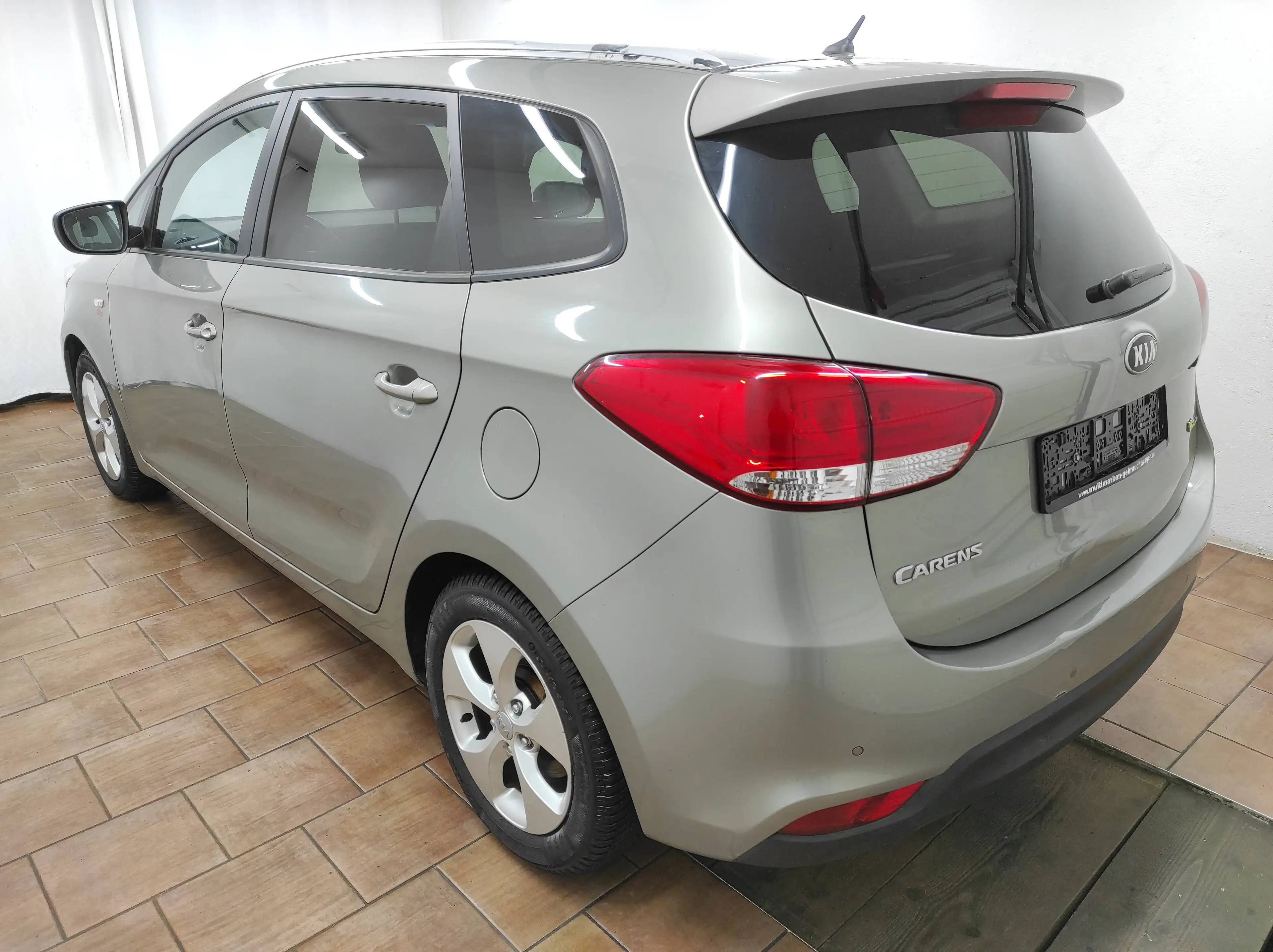 Kia Carens 1.7 CRDI KLIMAA SHZ+LENKRAD KAMERA TEMP BC LED USB — photo 6