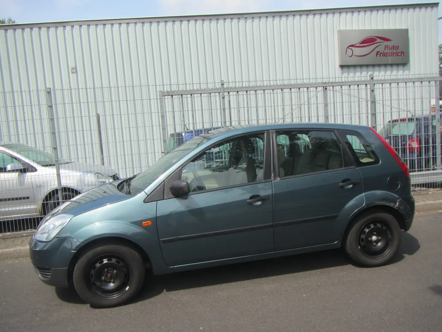 Ford Fiesta Ambiente Grün - 2