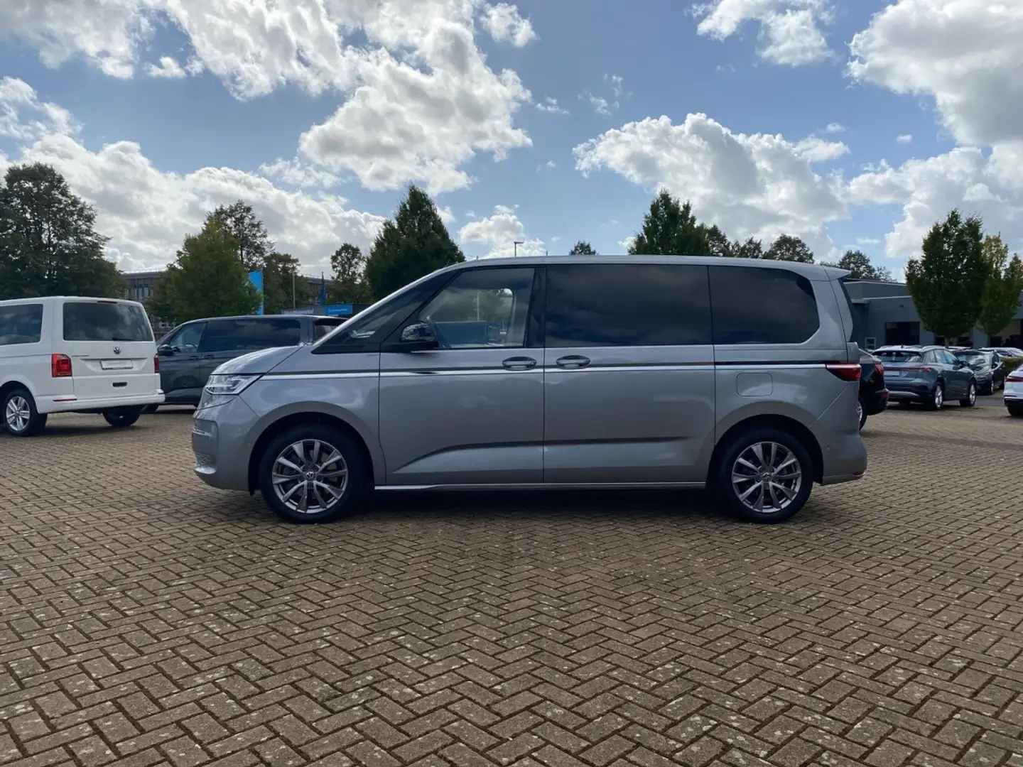 Volkswagen T7 Multivan 1.4 TSI eHybrid Style*DCC*AHK*ACC Klima Navi Argintiu - 2