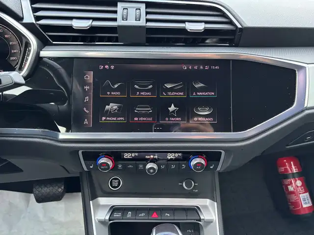 Audi Q3 view 12