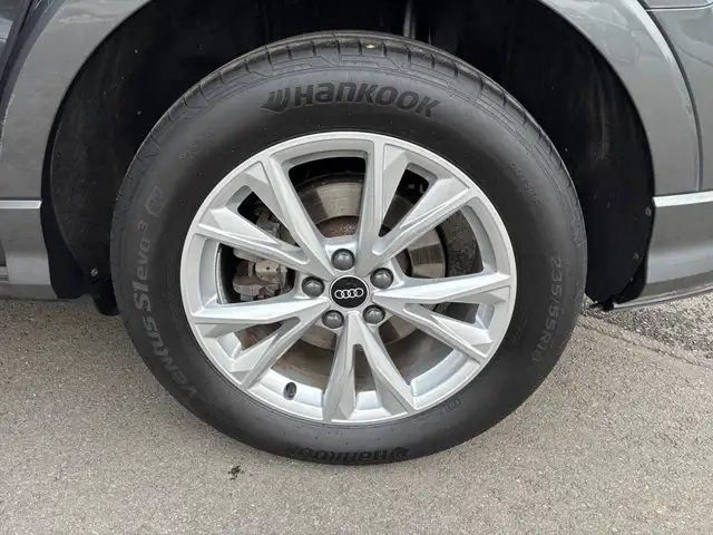 Audi Q3 view 21
