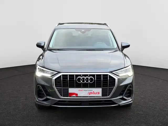 Audi Q3 view 3