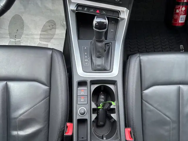Audi Q3 view 15