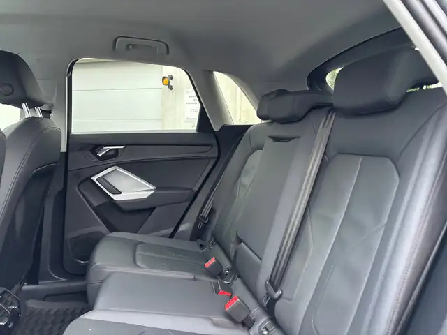 Audi Q3 view 18