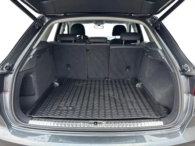 Audi Q3 view 19
