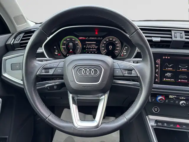 Audi Q3 view 14