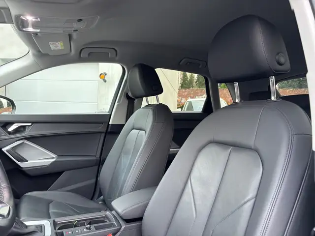 Audi Q3 view 13