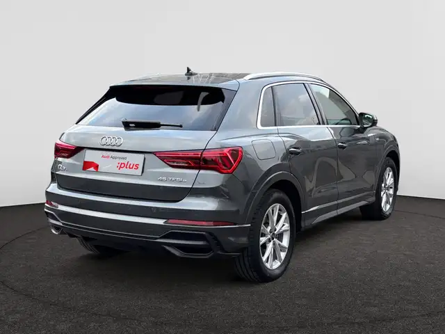 Audi Q3 view 5