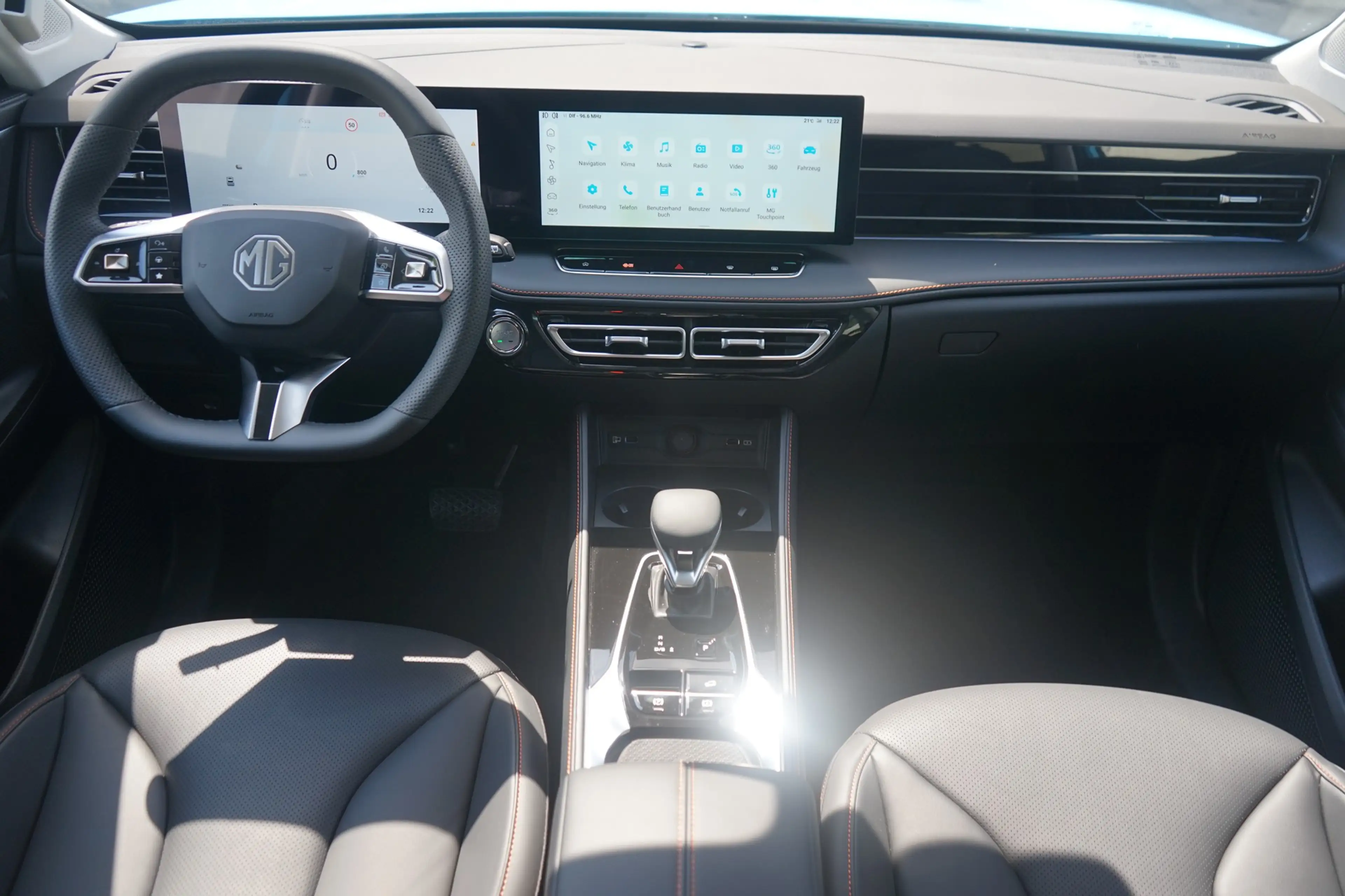 MG HS 1.5 T-GDI Luxury Aut. LED ACC Navi 360° — photo 8