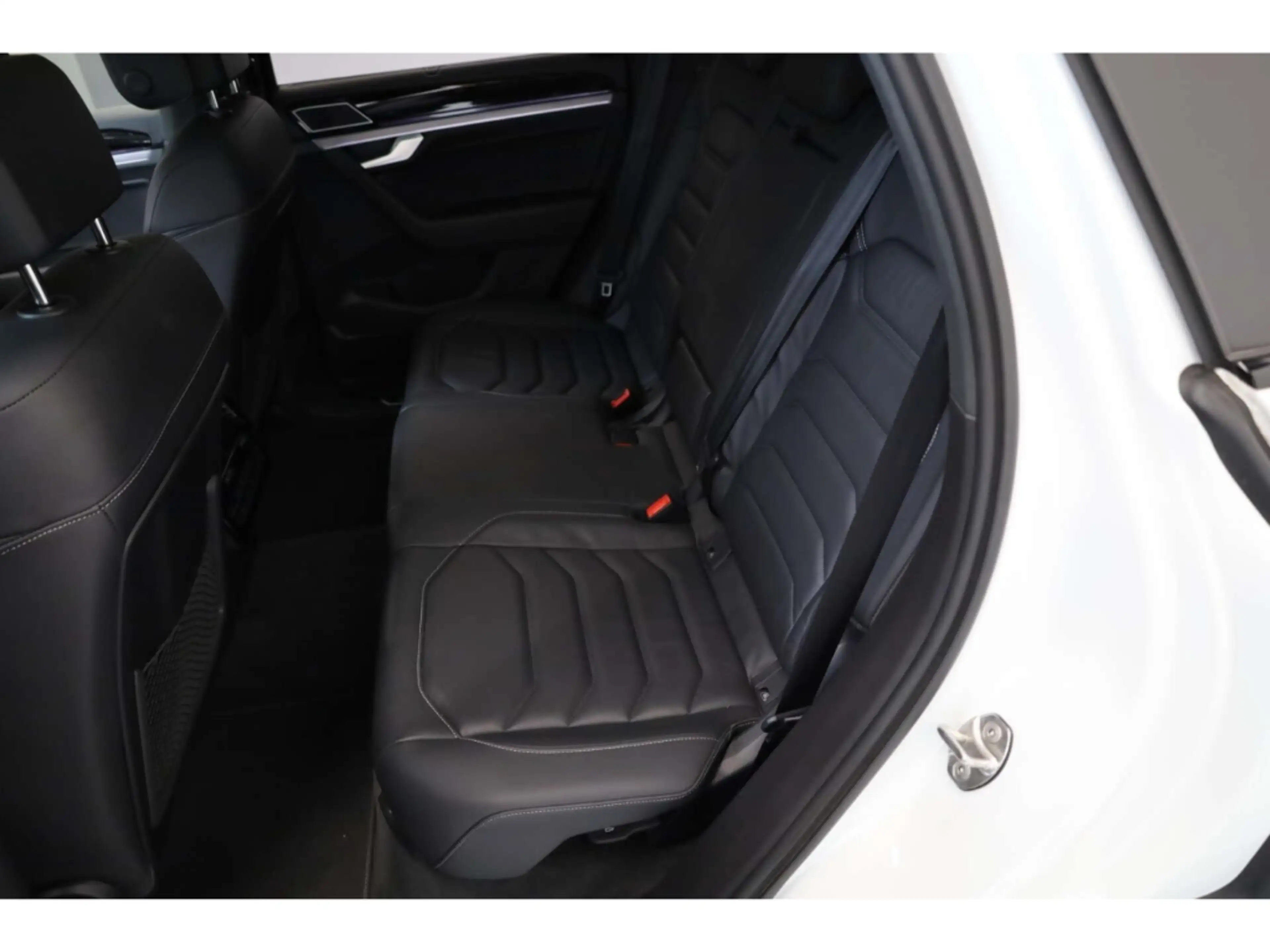 Volkswagen Touareg 3.0 TDI V6 4Motion R-Line Black Style — photo 15