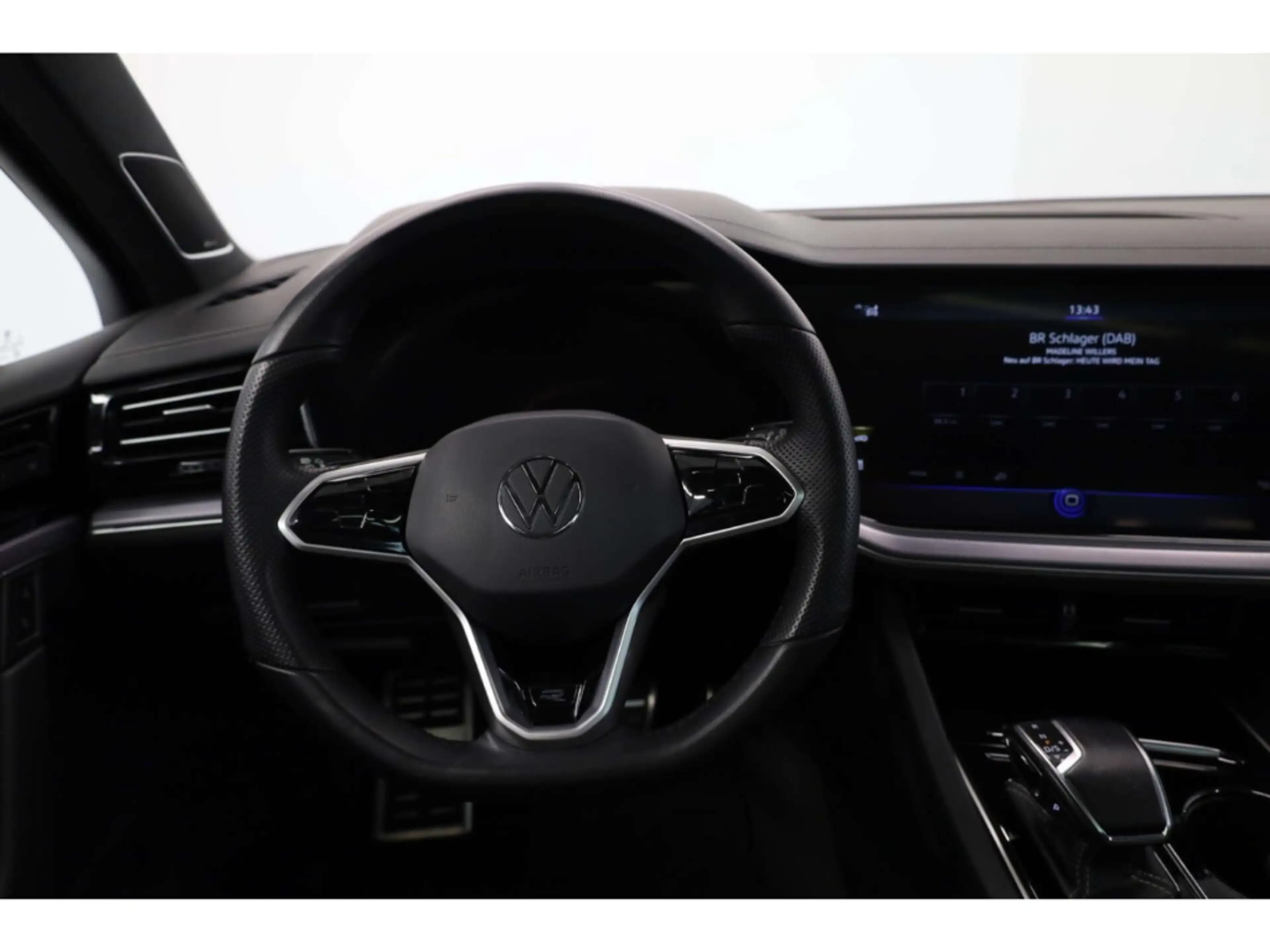 Volkswagen Touareg 3.0 TDI V6 4Motion R-Line Black Style — photo 8