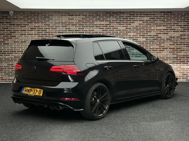 Volkswagen Golf view 2