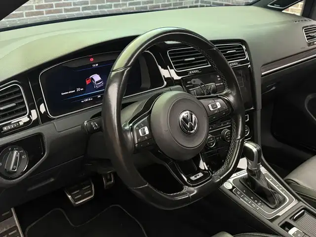 Volkswagen Golf view 3