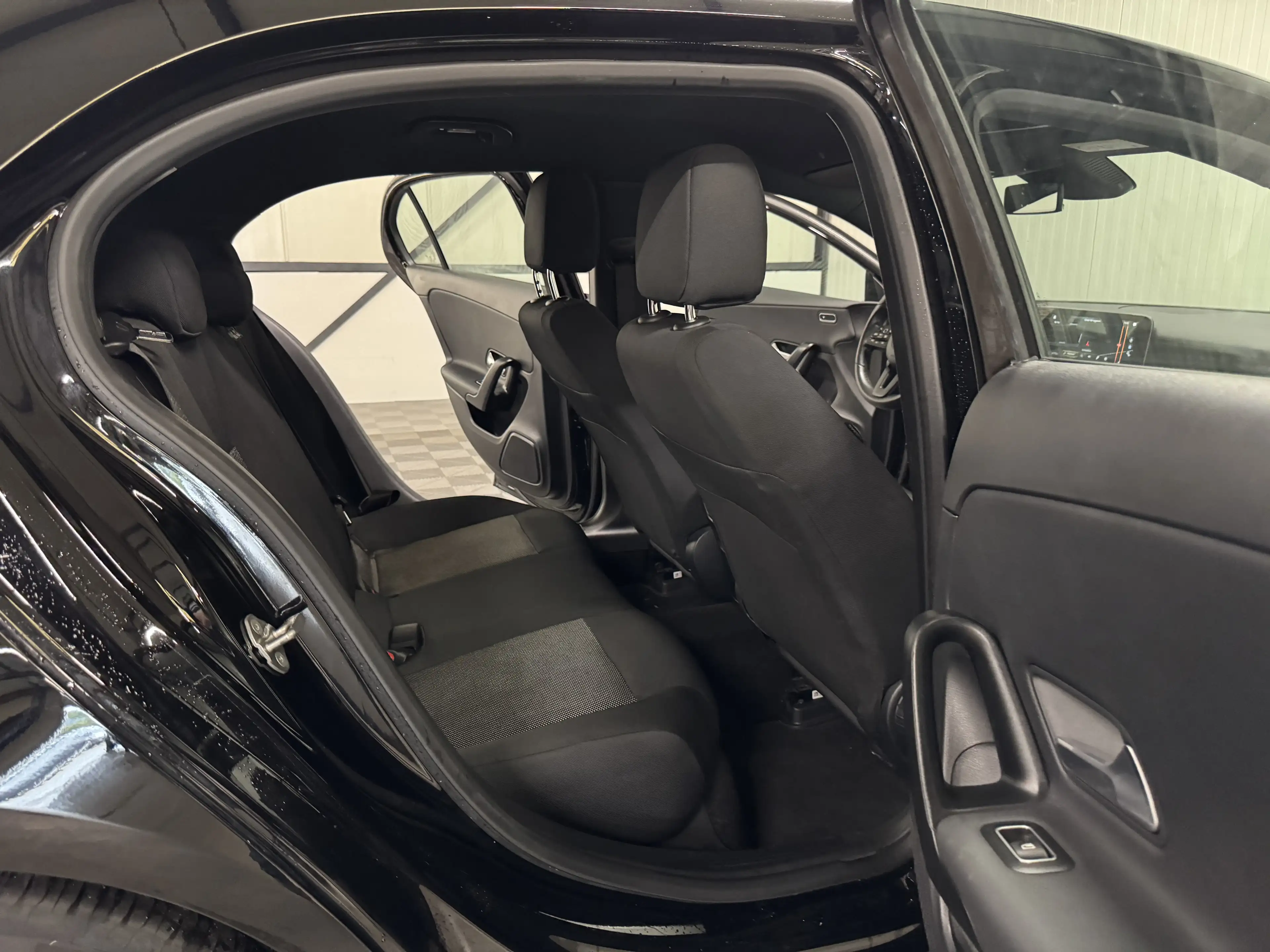 Mercedes-Benz A 180 d Aut | Business Solution | Navi | Camera | Led | — photo 4