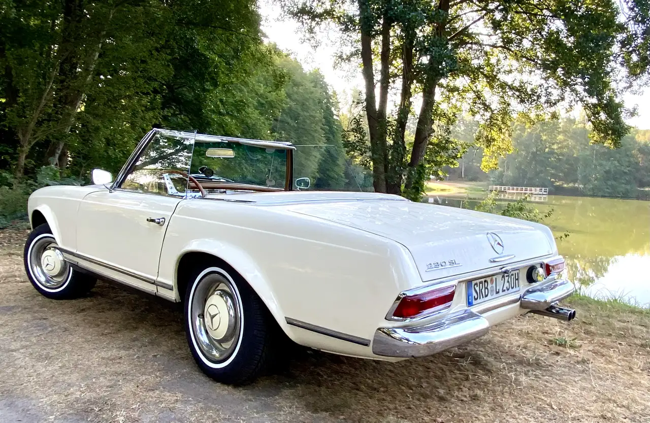 Mercedes-Benz SL 230