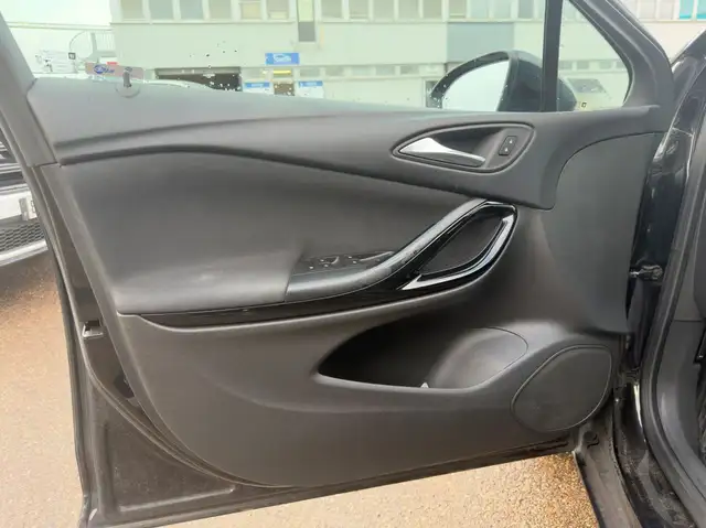 Opel Astra view 7