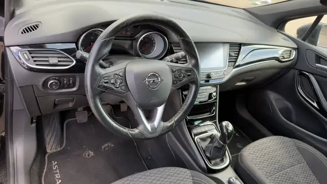 Opel Astra view 8