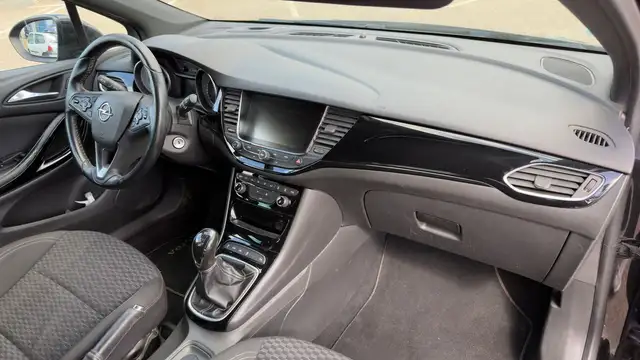 Opel Astra view 10