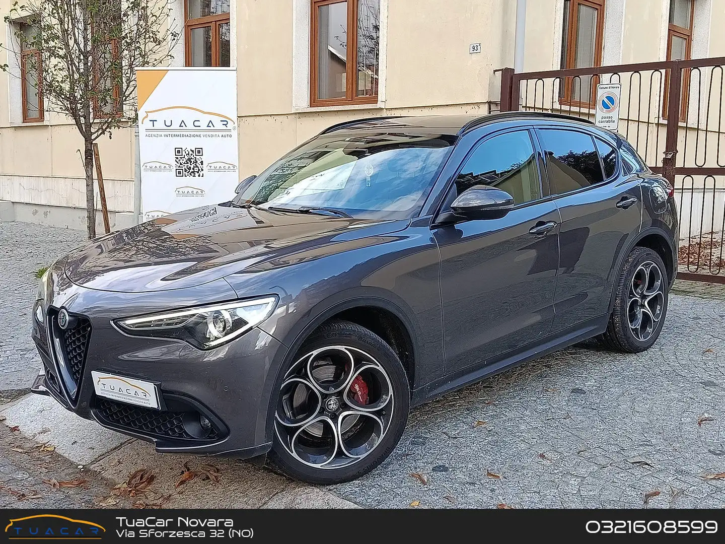 Alfa Romeo Stelvio Sport Tech 2.2 Grau - 1