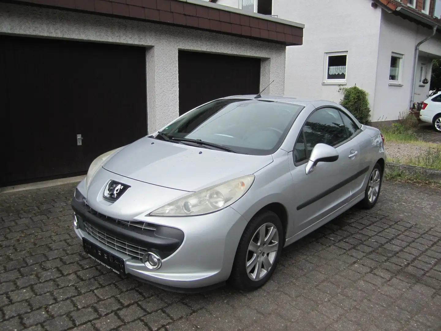 Peugeot 207 CC 1.6 Sport Leder/SHZ/17"-LM/TüV-03/2027!!! Silber - 2