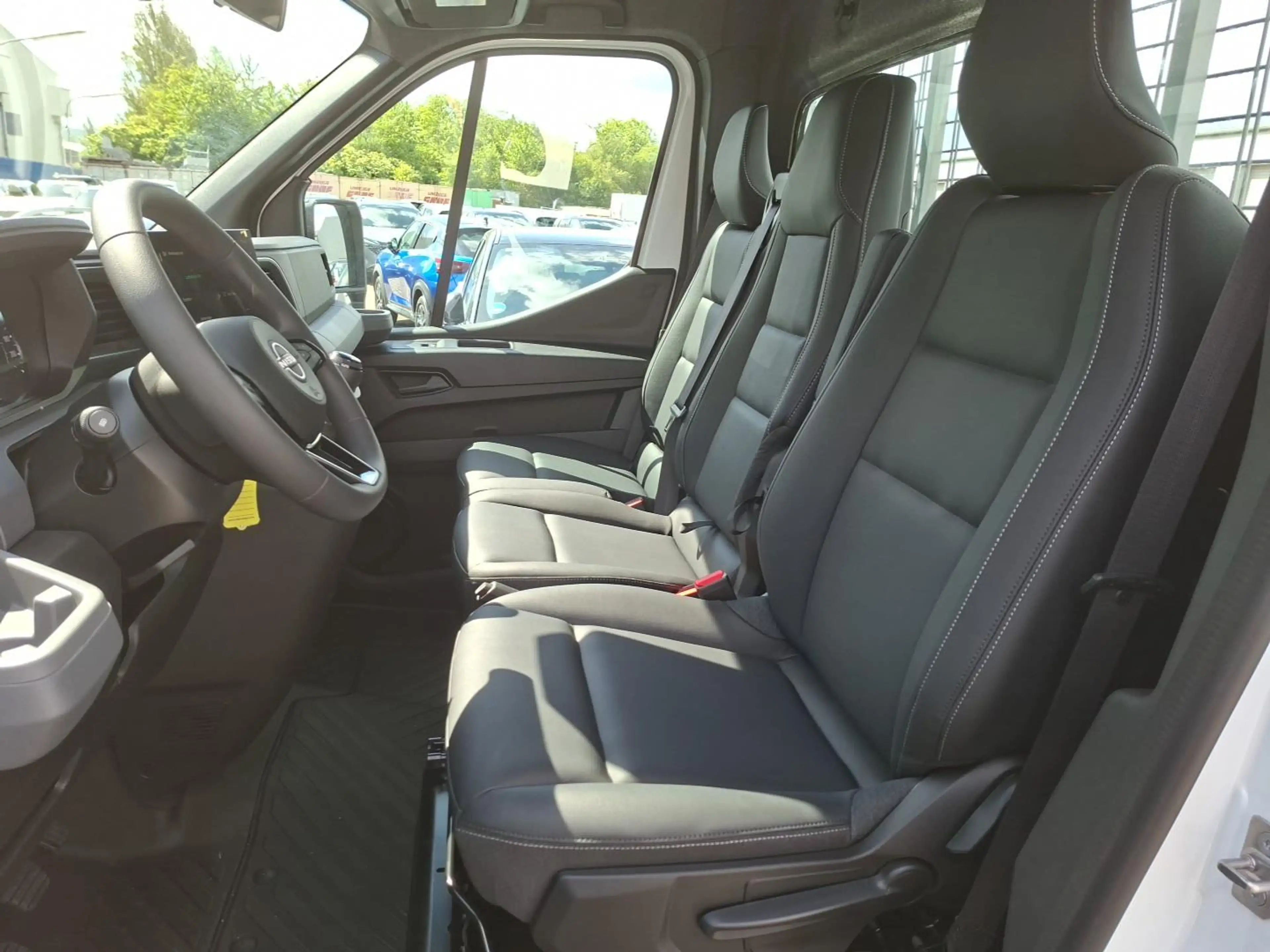 Nissan Interstar S-CAB 3S-Kipper L2H1 35 dCi150 FWD MT N-CON BA AHK — photo 13