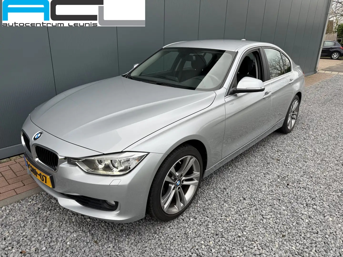 BMW 320 3-serie 320i 184pk Executive Sportline Sedan Grijs - 1