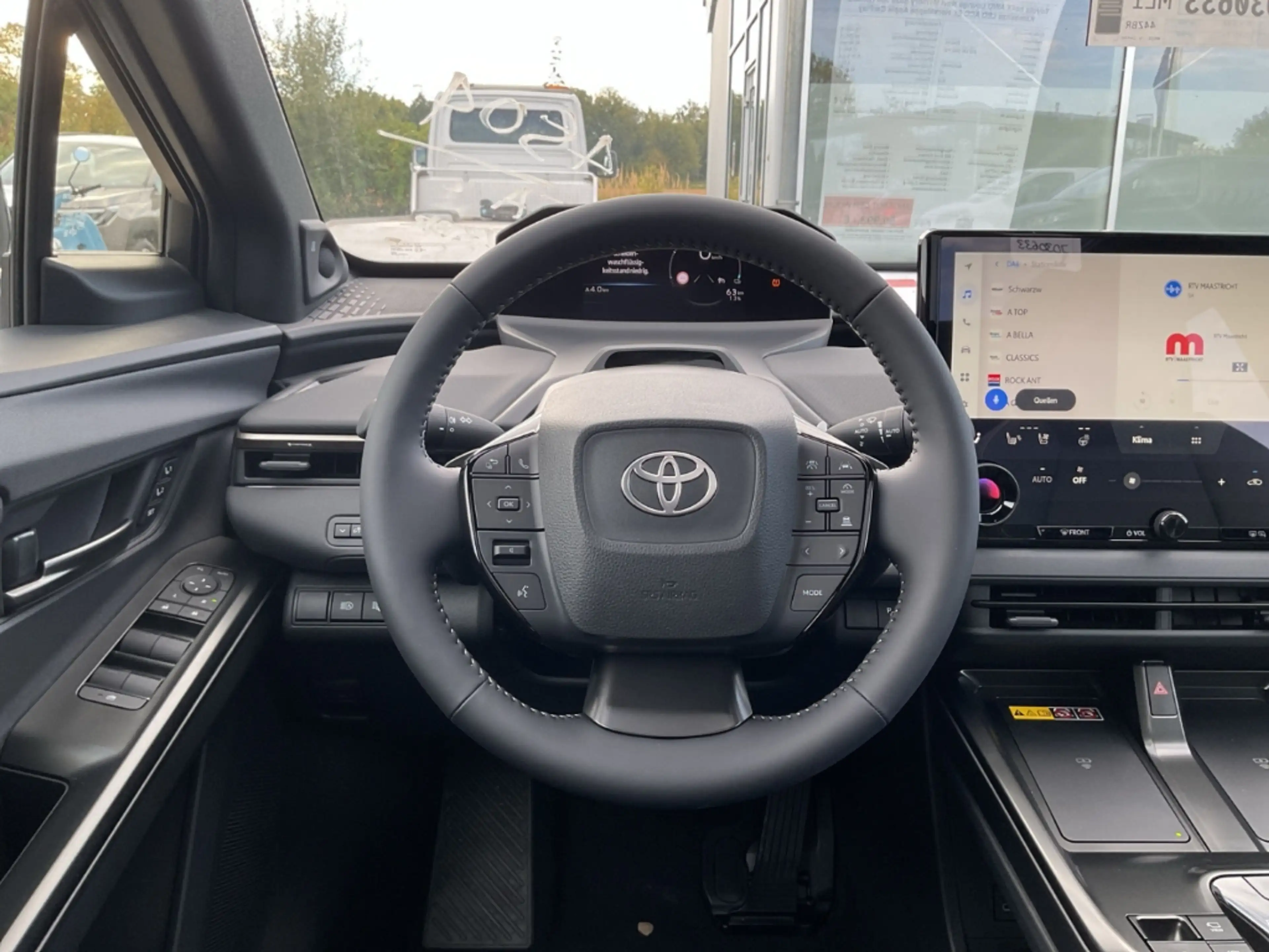 Toyota bZ4X AWD Lounge Navi Memory Sitze 360 Kamera Klimasitze — photo 13