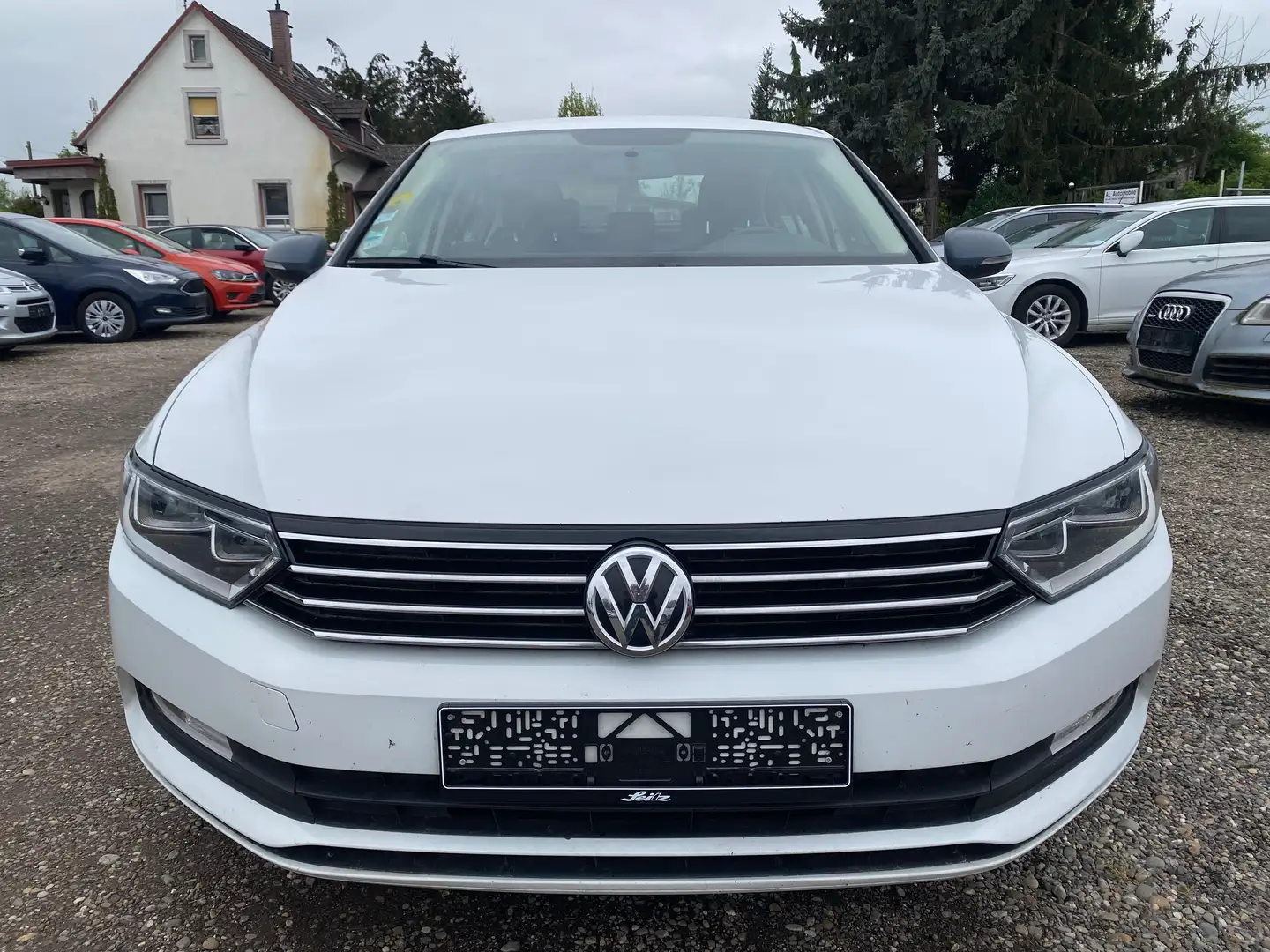 Volkswagen Passat 1.6 TDI (BlueMotion Technology) Trendline bijela - 2