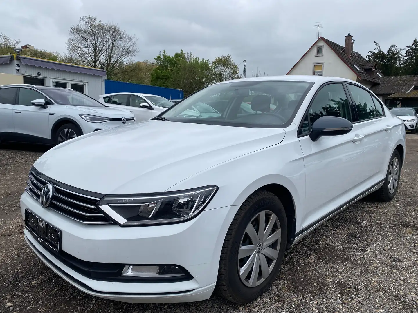 Volkswagen Passat 1.6 TDI (BlueMotion Technology) Trendline bijela - 1