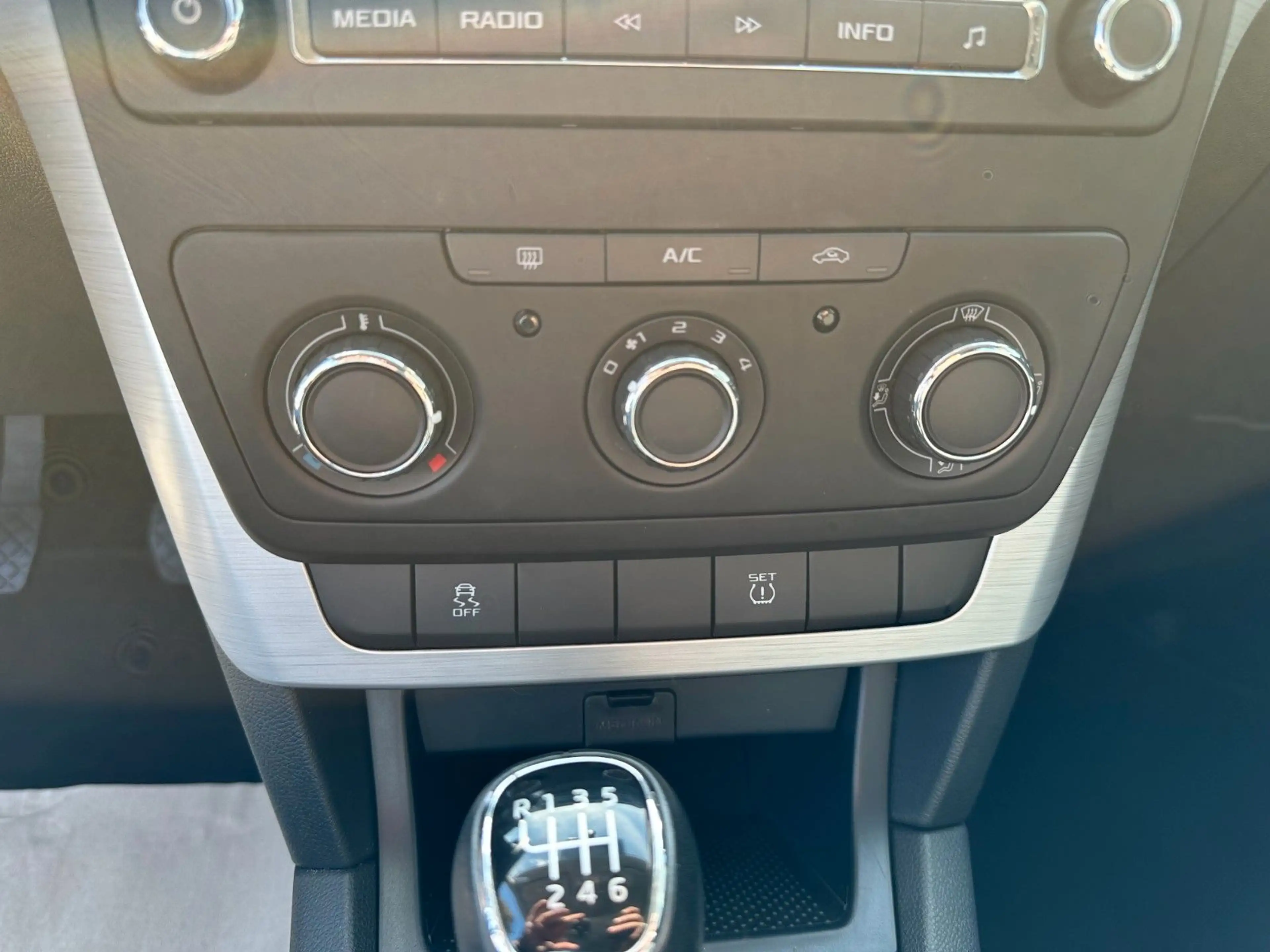 Skoda Yeti Ambition Outdoor Klima Allwetterreifen — photo 15