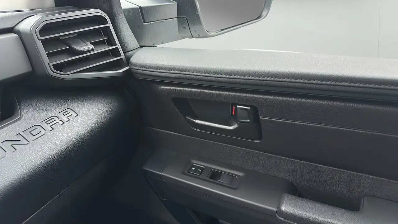 Toyota Tundra снимка Toyota Tundra