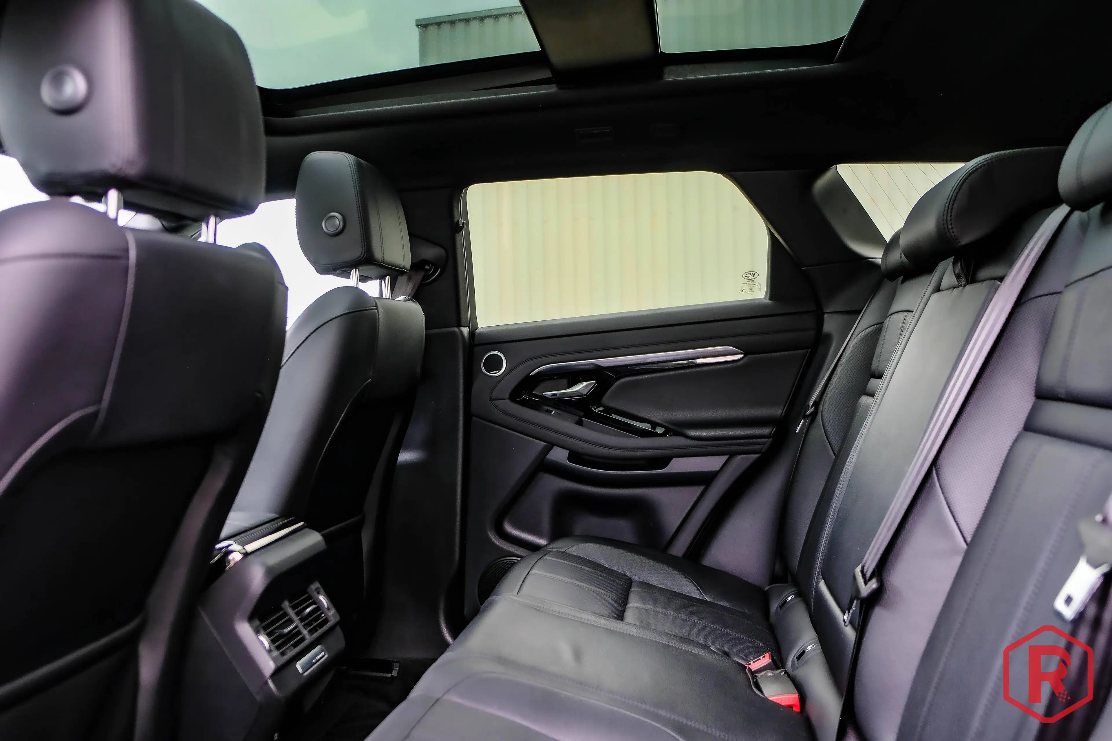 Land Rover Range Rover Evoque R-Dynamic S Meridian D150 4WD — photo 12