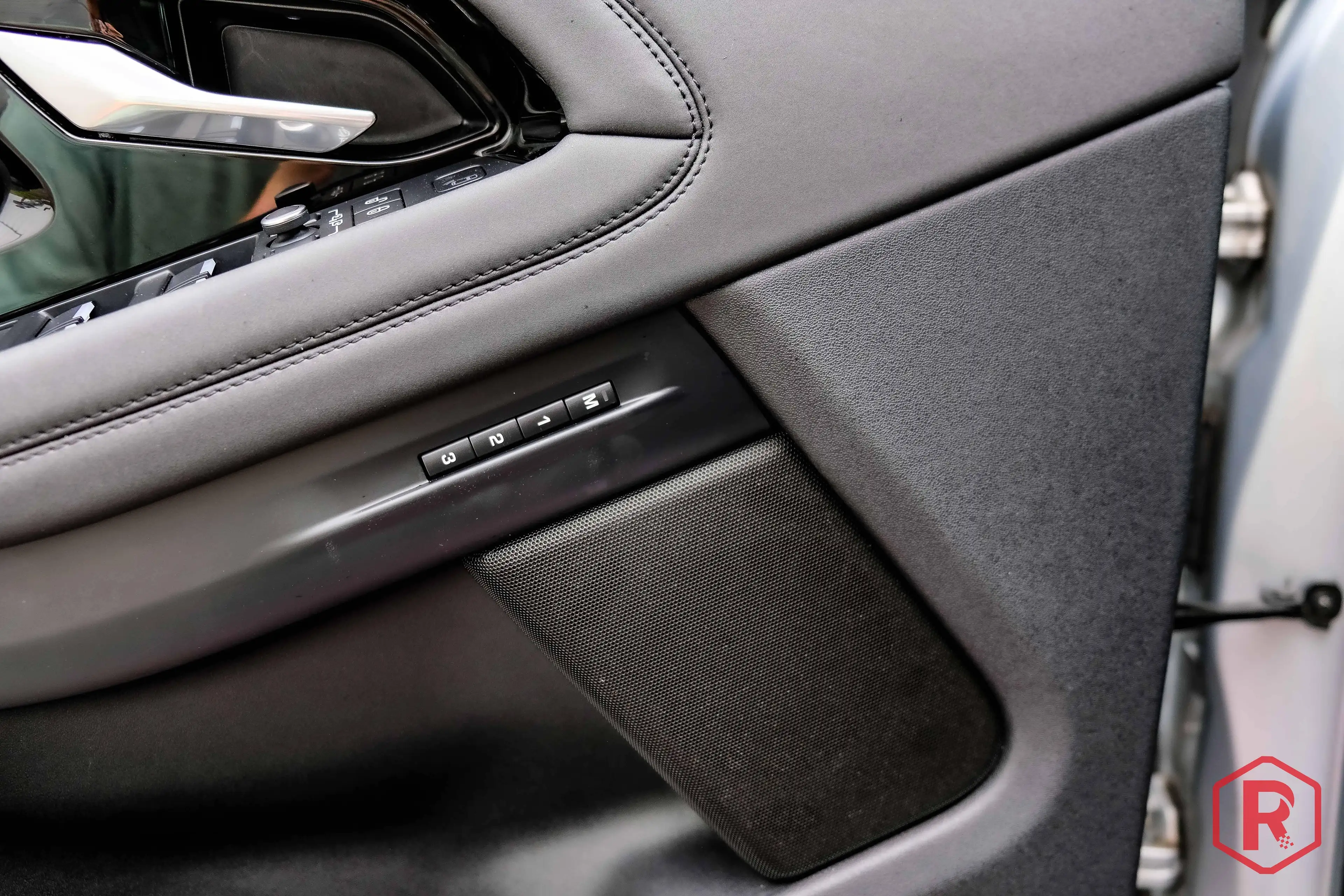 Land Rover Range Rover Evoque R-Dynamic S Meridian D150 4WD — photo 14