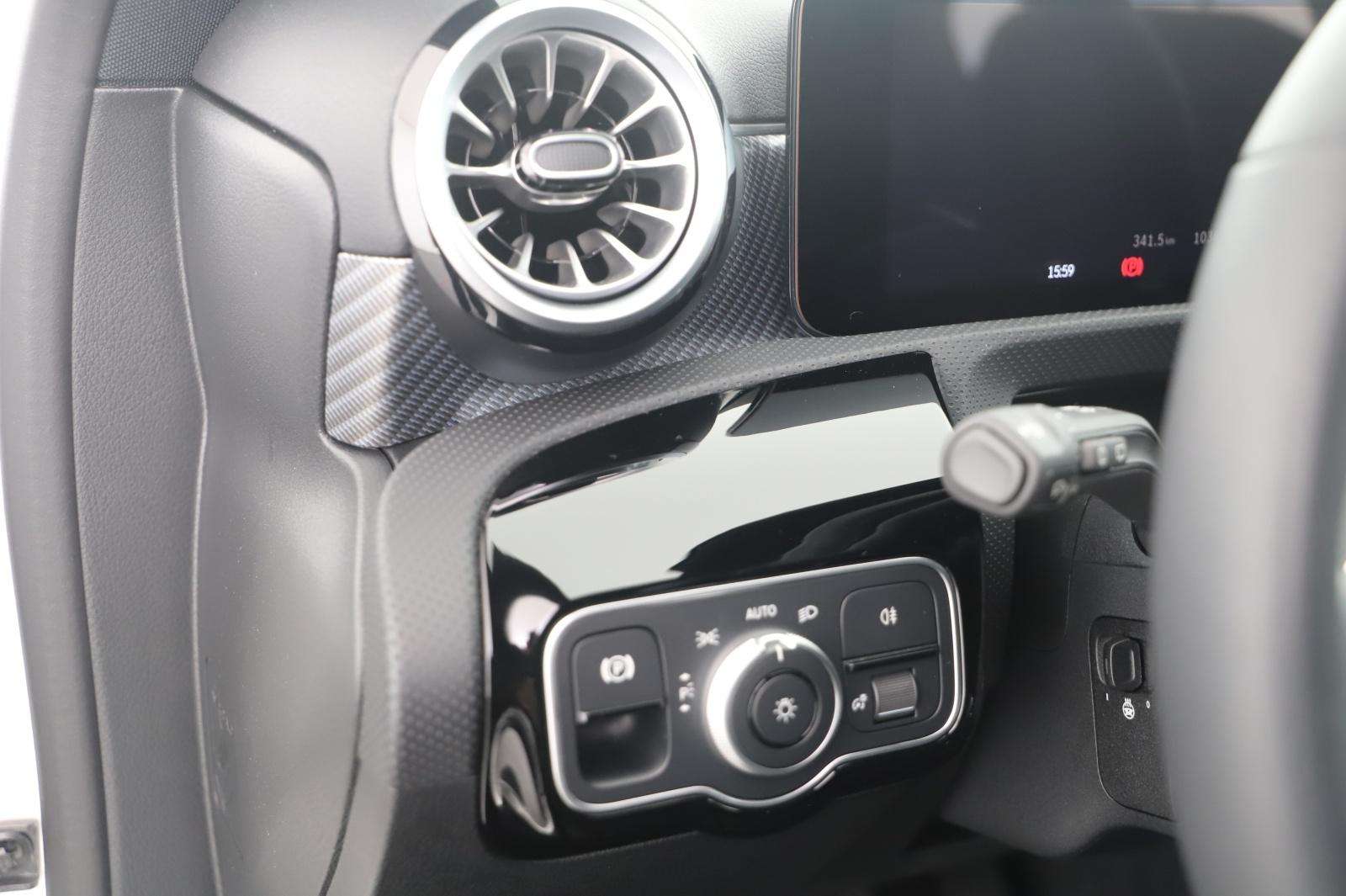 Mercedes-Benz A 220