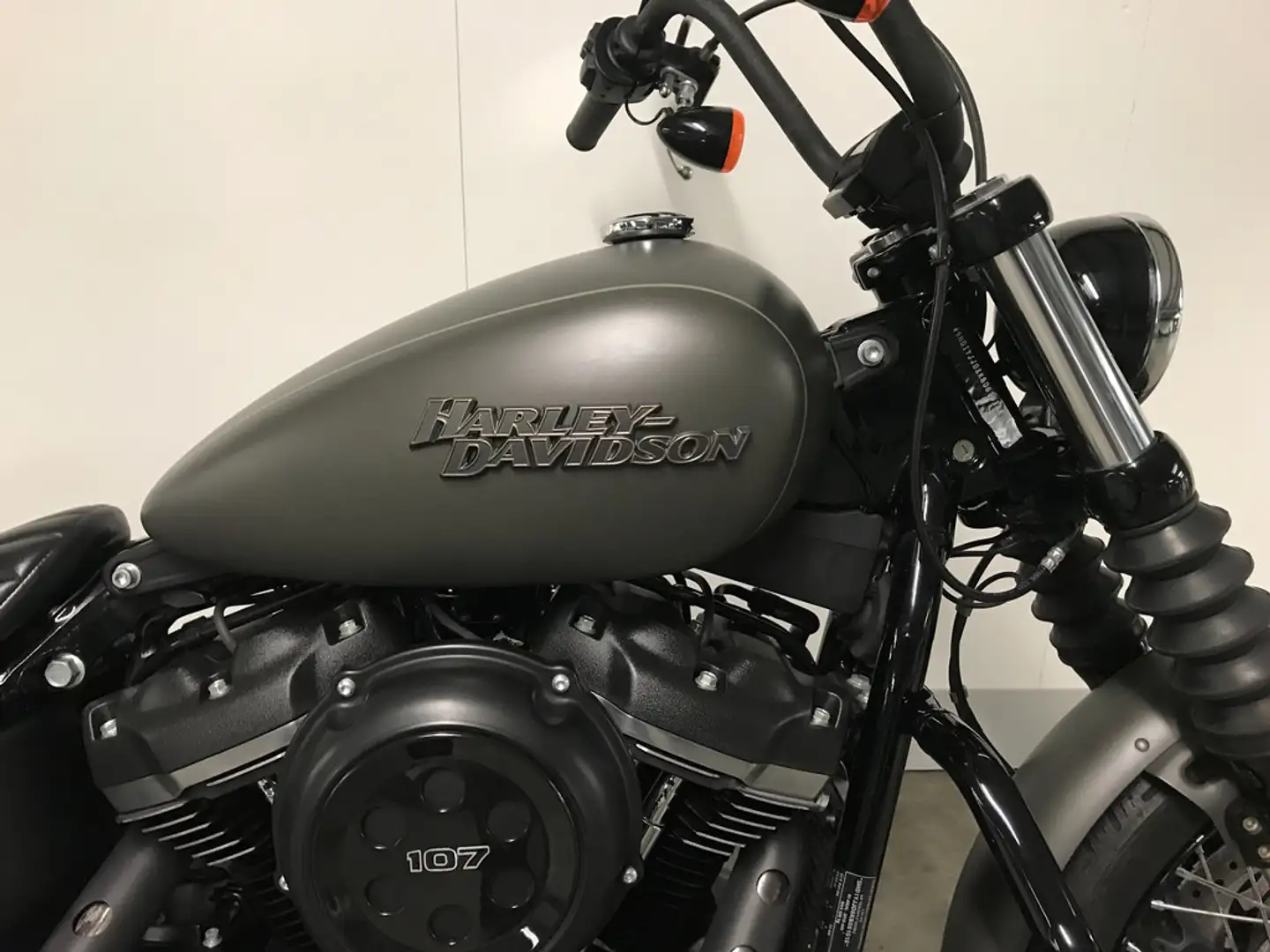 Harley-Davidson Street Bob Cruiser SOFTAIL FXBB Gri - 2