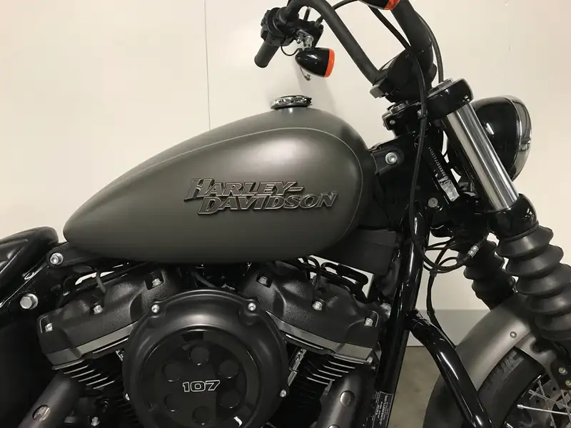 Harley-Davidson Street Bob - foto 2