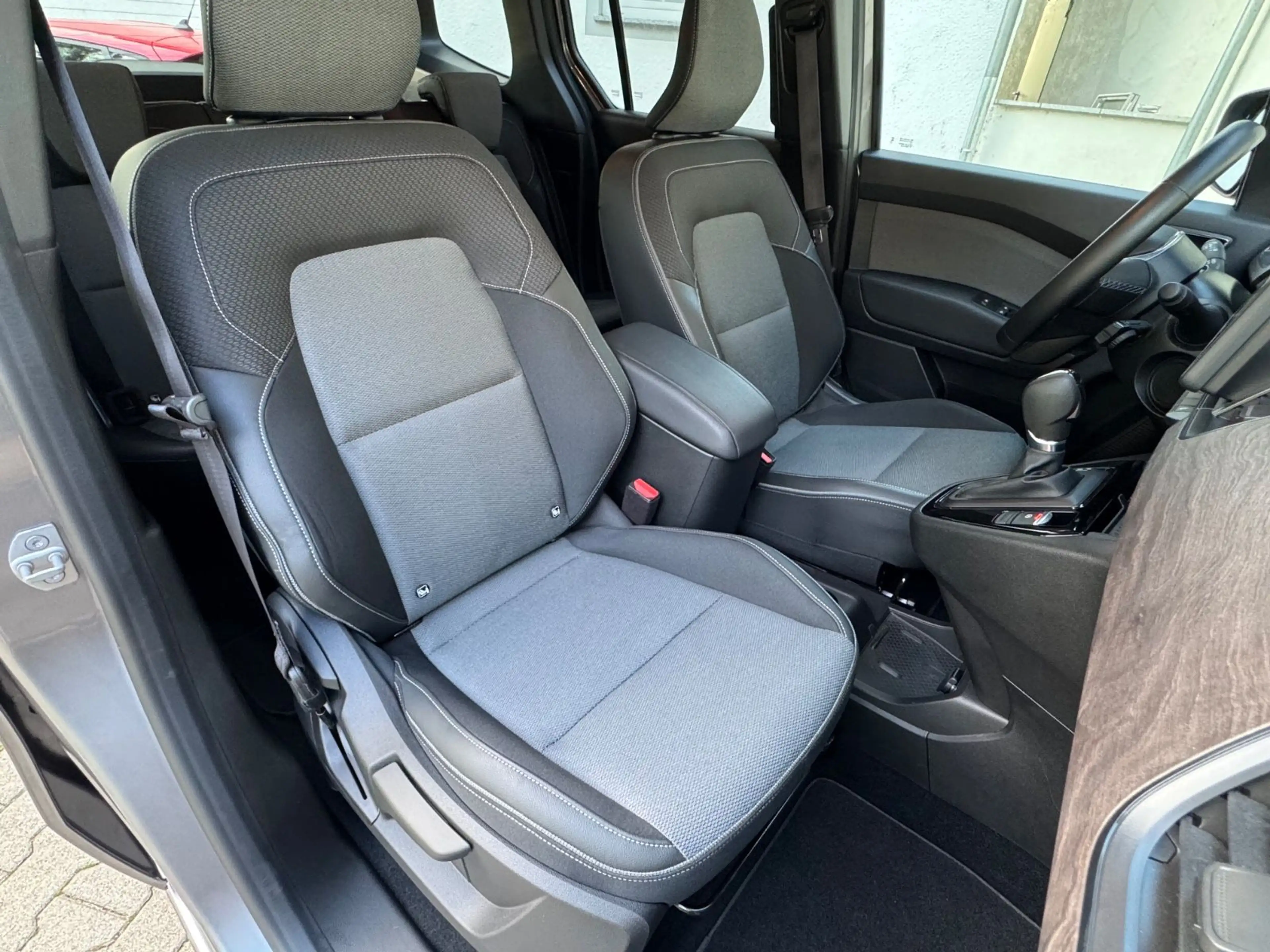Renault Kangoo III Techno 1.3l Automatik 131PS Navi/LED — photo 21