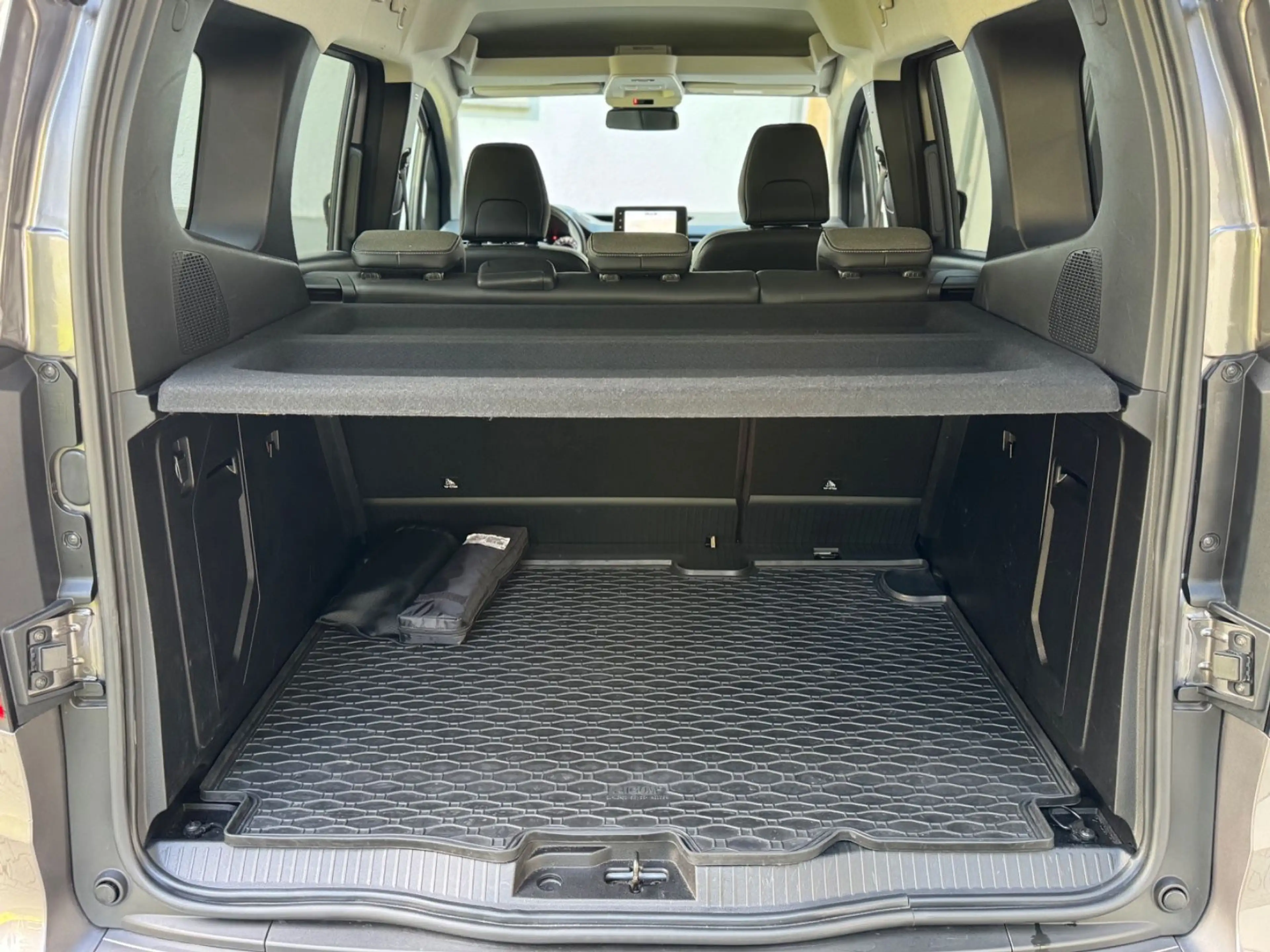 Renault Kangoo III Techno 1.3l Automatik 131PS Navi/LED — photo 24