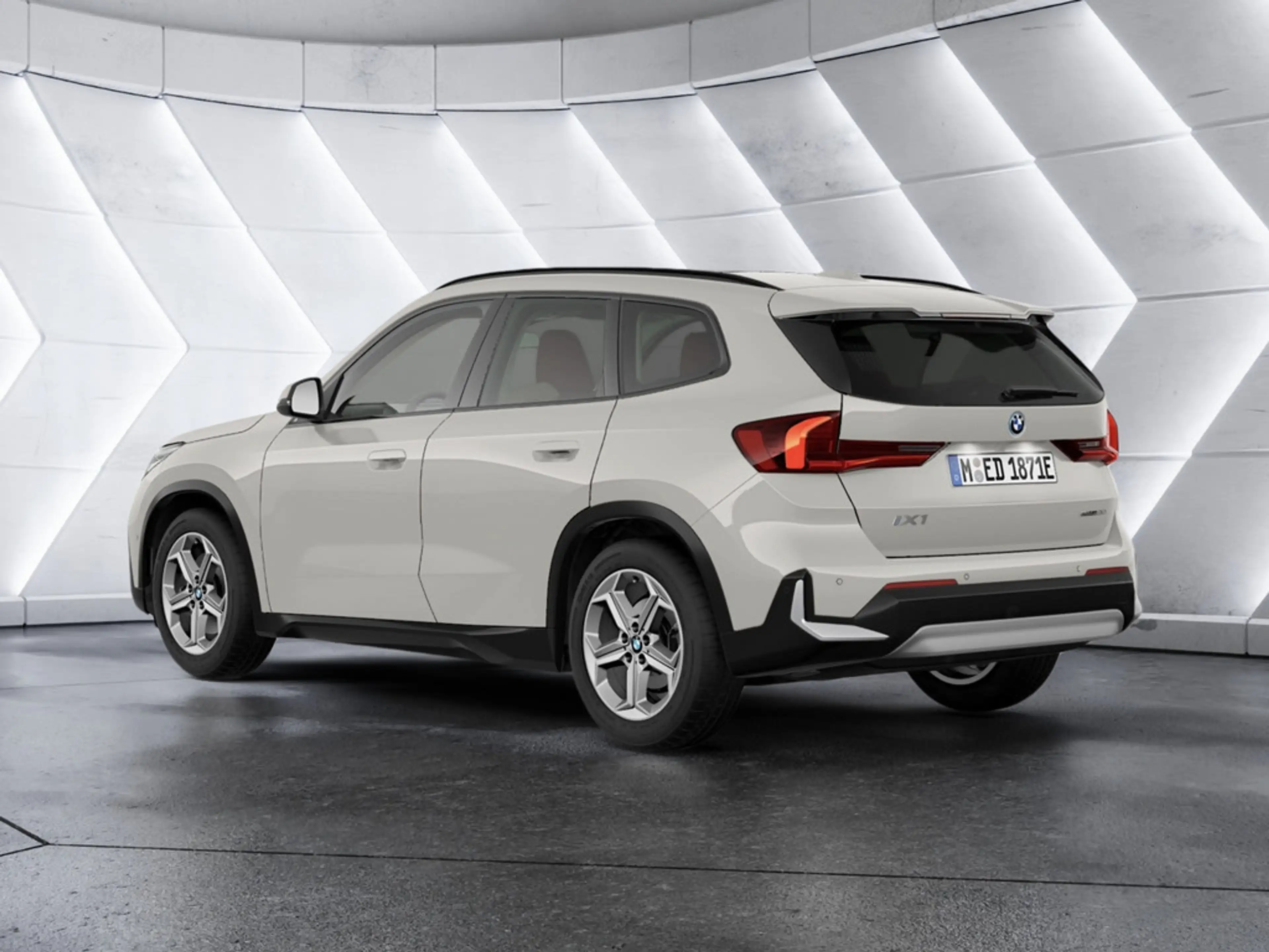 BMW iX1 eDrive20 SHZ H/K NAVI AKTIVSITZE LED PANO — photo 4