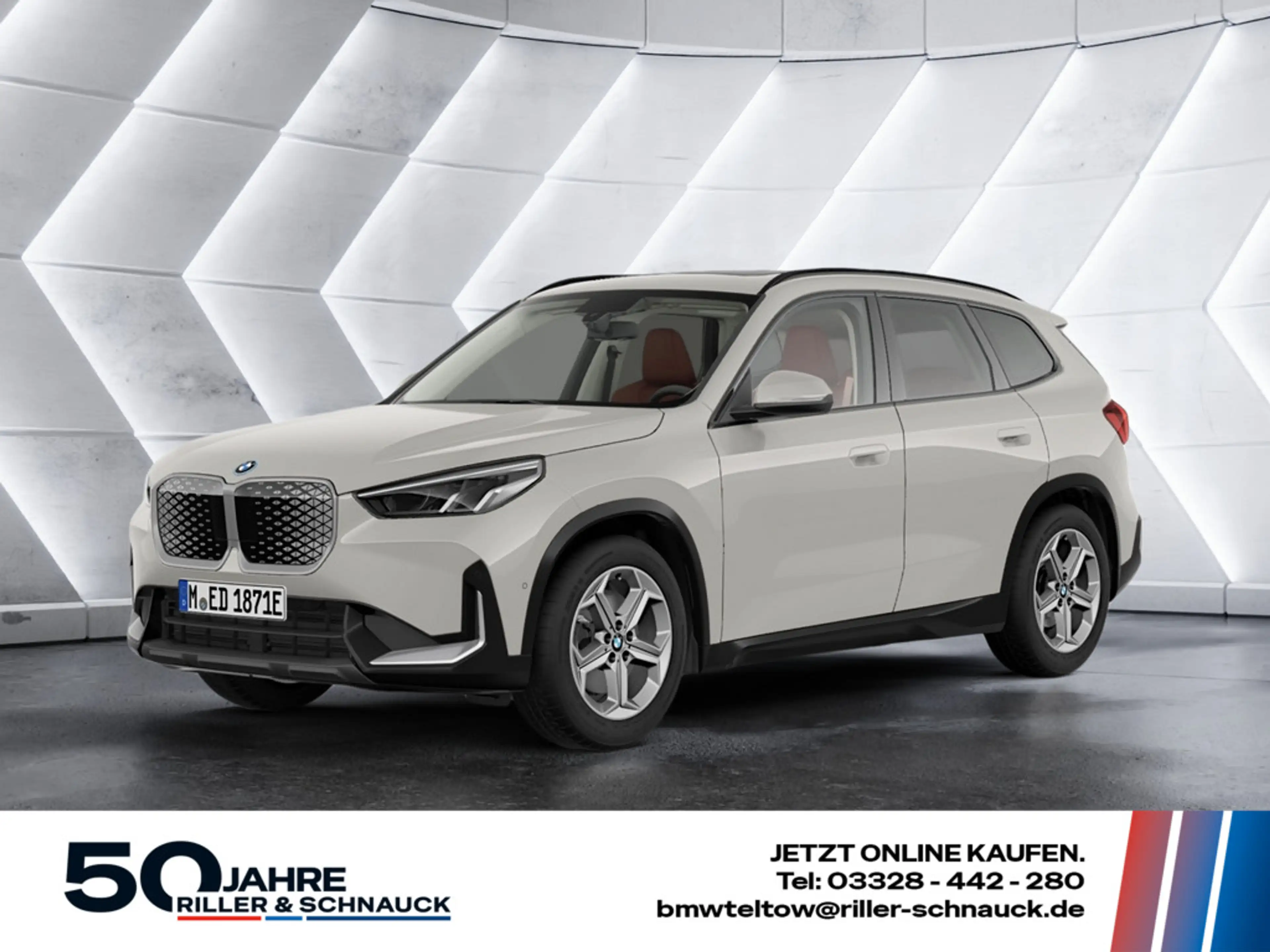 BMW iX1 eDrive20 SHZ H/K NAVI AKTIVSITZE LED PANO
