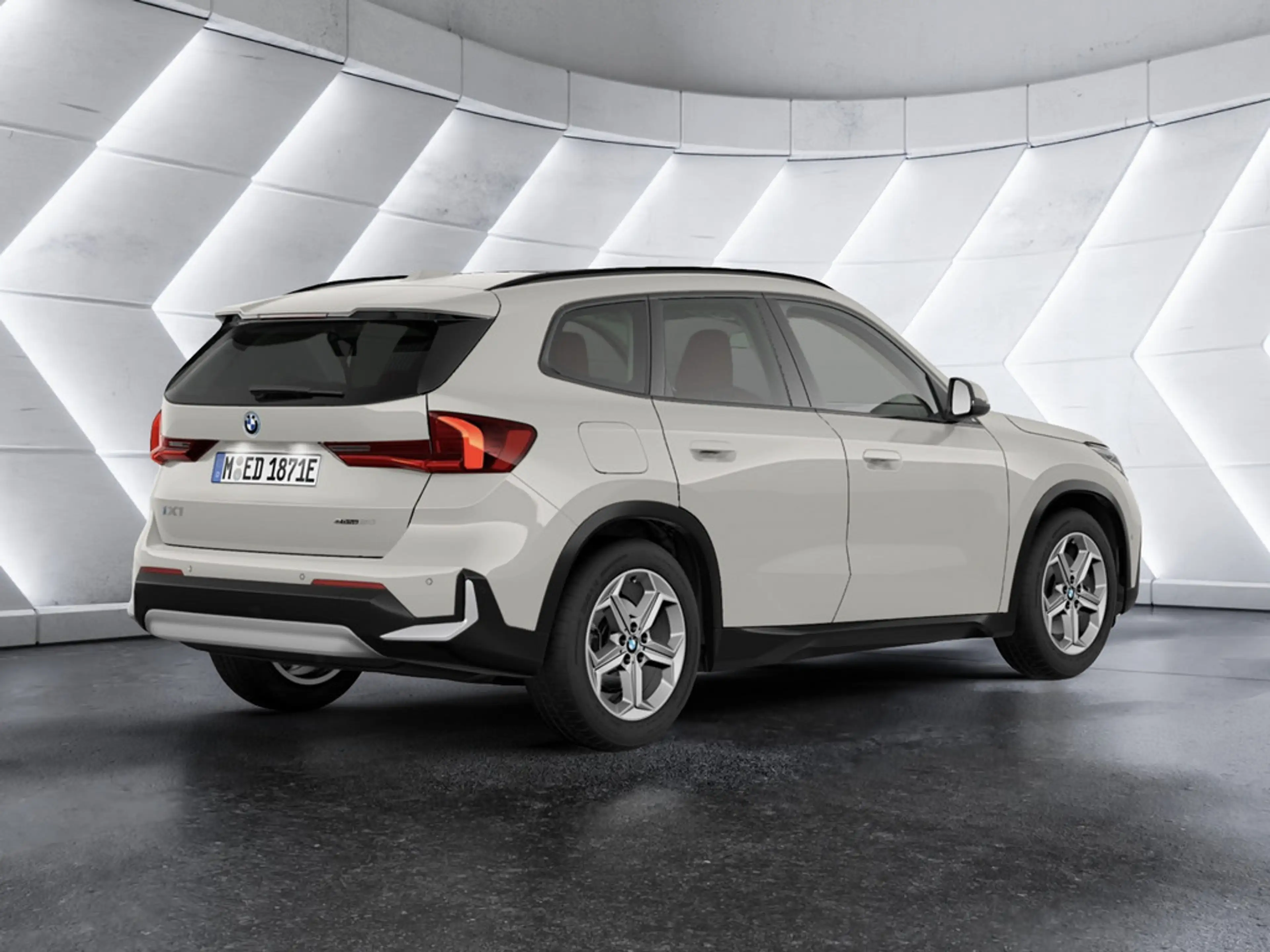 BMW iX1 eDrive20 SHZ H/K NAVI AKTIVSITZE LED PANO — photo 3