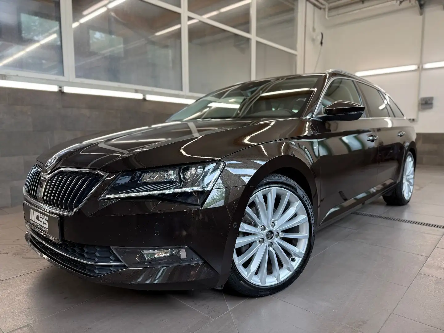 Skoda Superb Combi Style Standhzg Leder Navi AHK Xenon Brown - 1