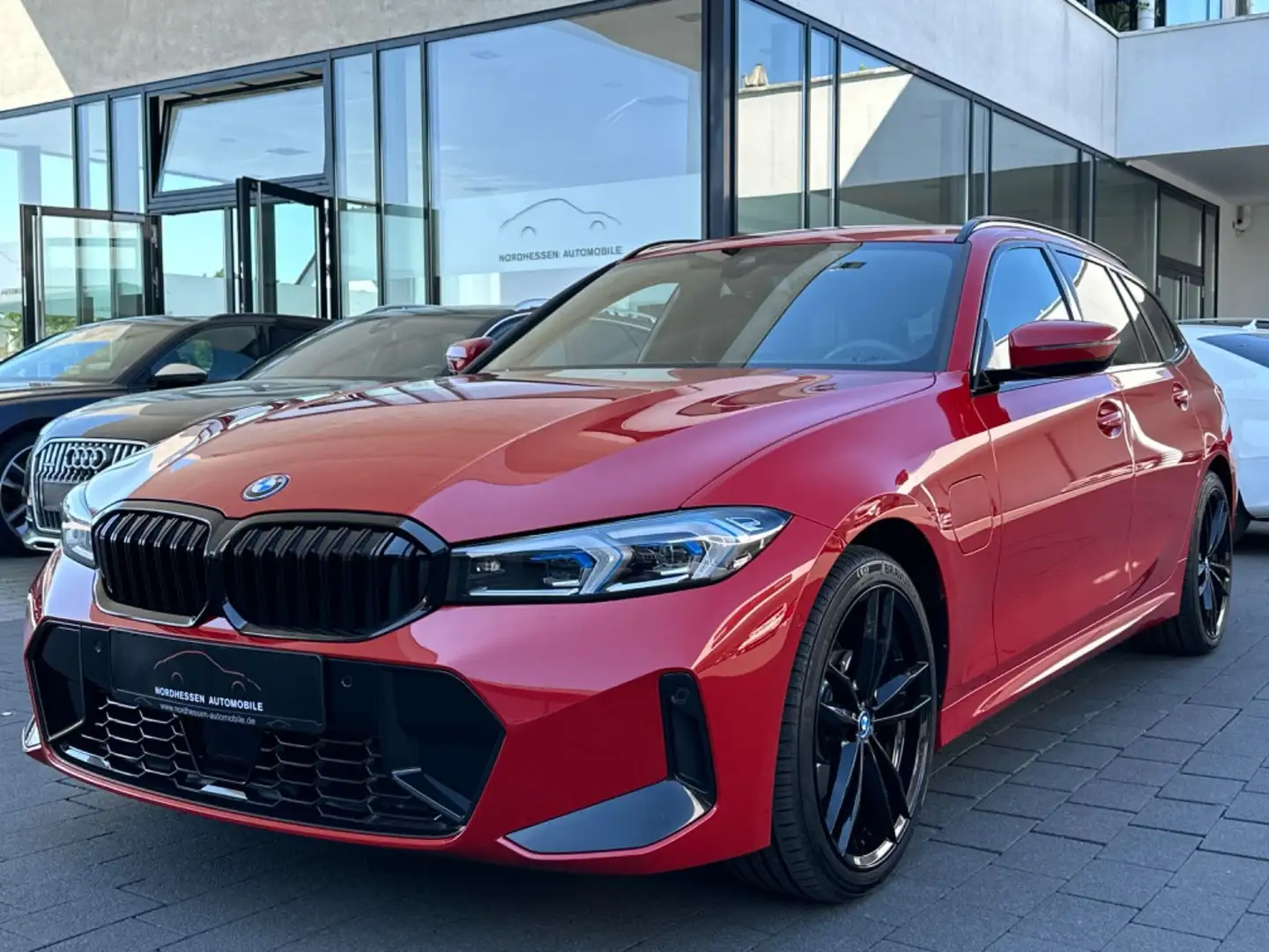 BMW 330 e Touring M Sport | Kamera | Head-Up | AHK Roşu - 1