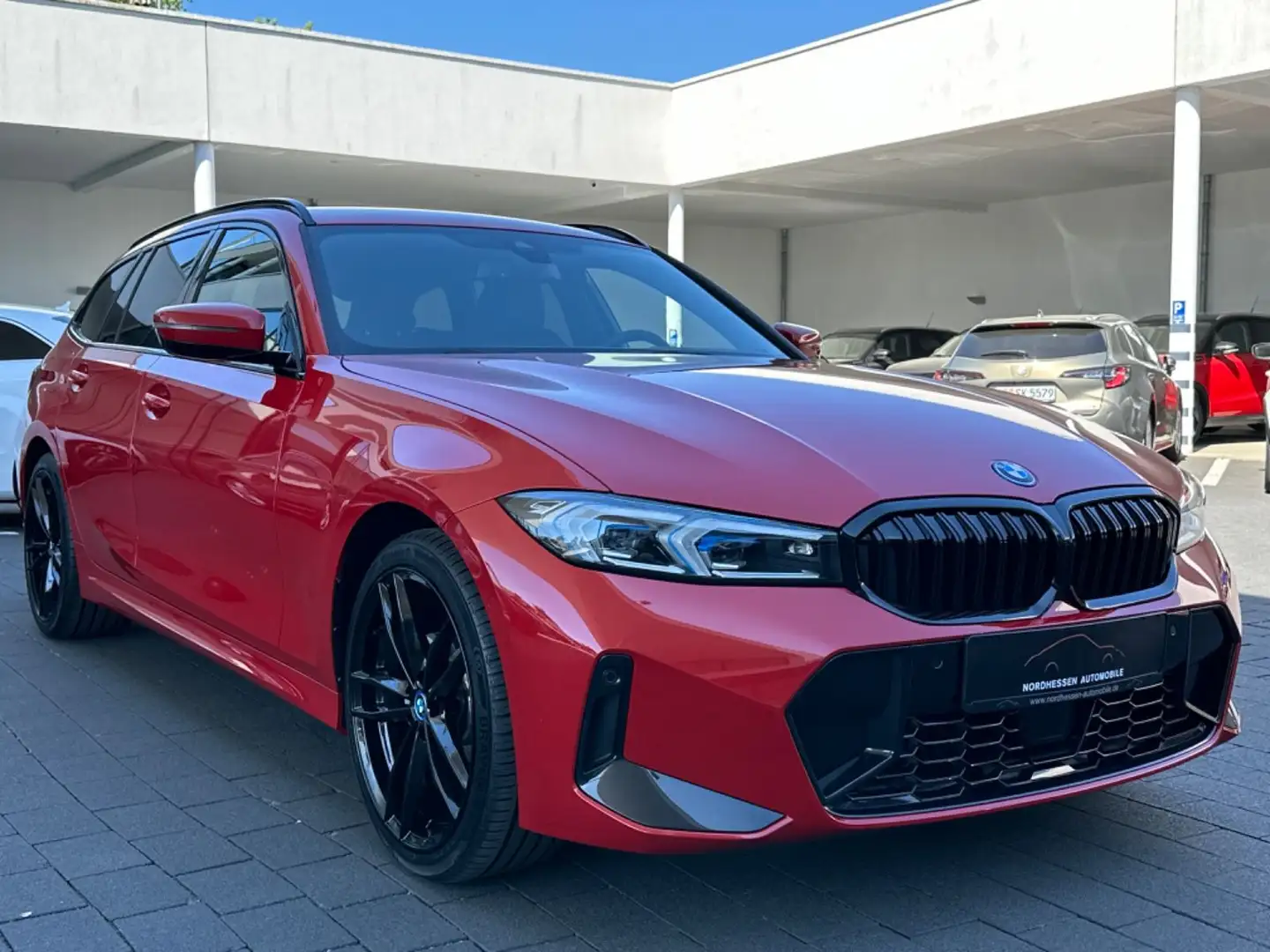 BMW 330 e Touring M Sport | Kamera | Head-Up | AHK Roşu - 2