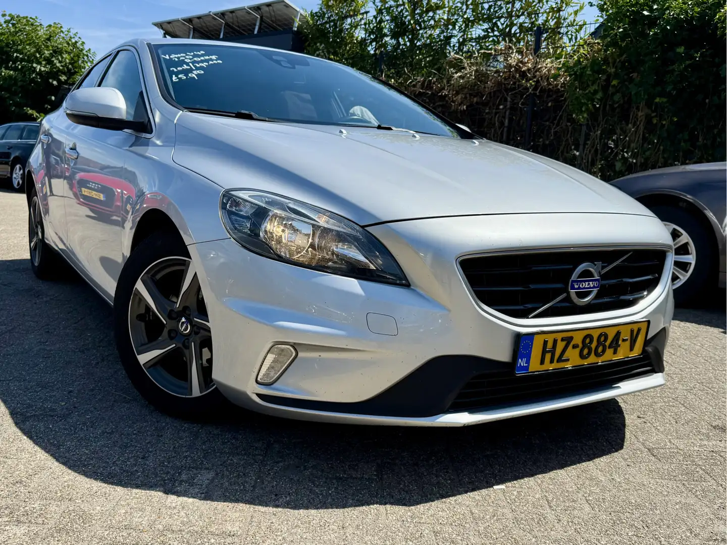 Volvo V40 2.0 D2 R-DESIGN NAVI/CLIMATE/LEER/LMV Grijs - 2