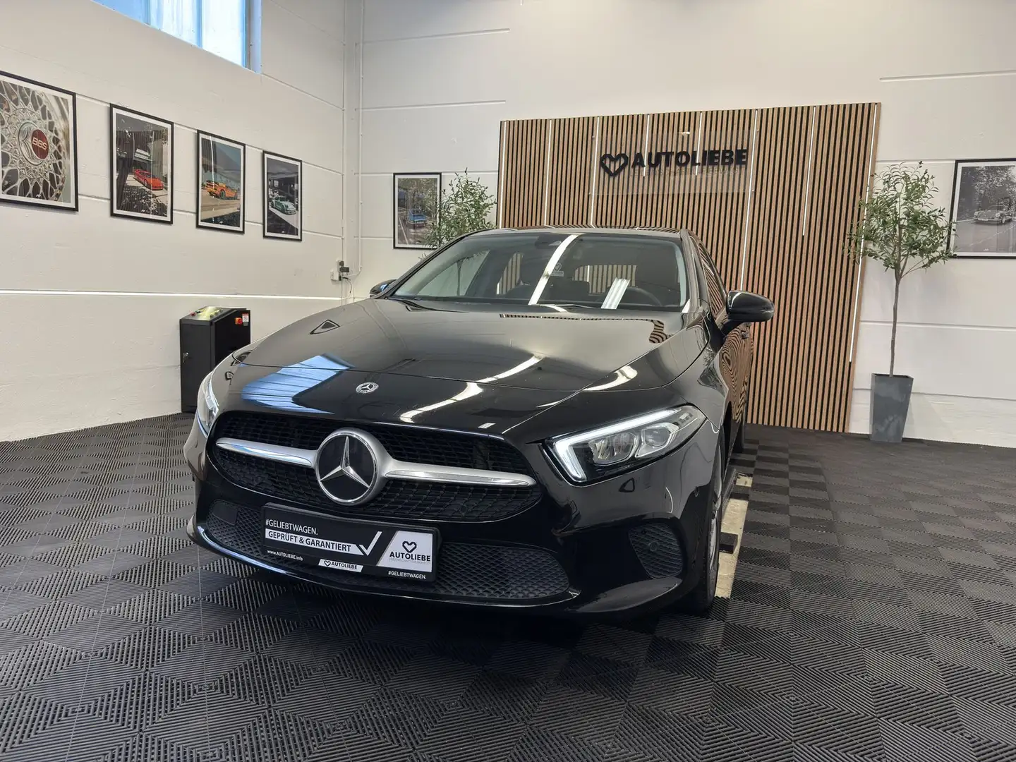 Mercedes-Benz A 200 DCT*LED*MBUX*AHK*2HAND Schwarz - 2