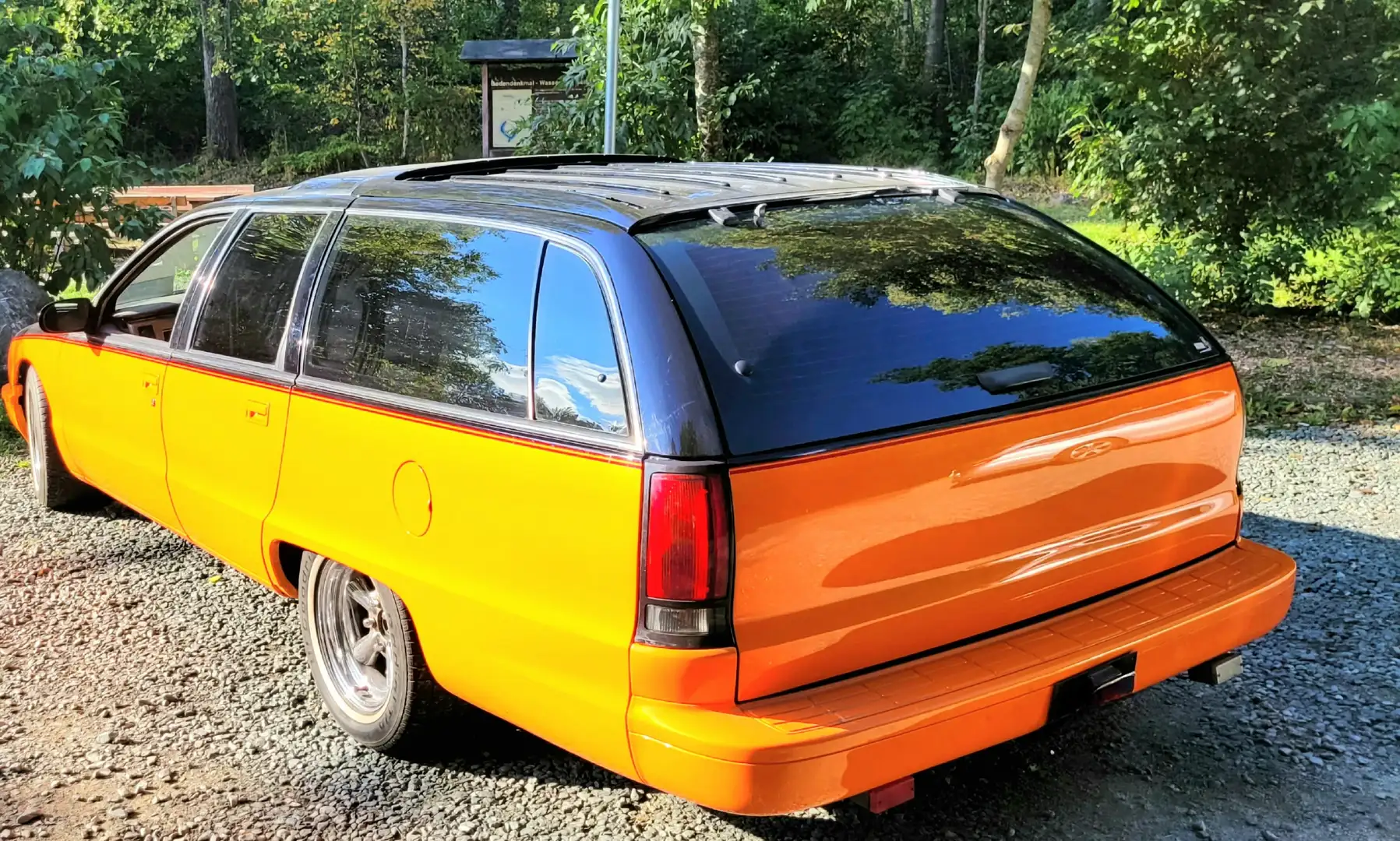 Buick Roadmaster Chevrolet Caprice Orange - 2